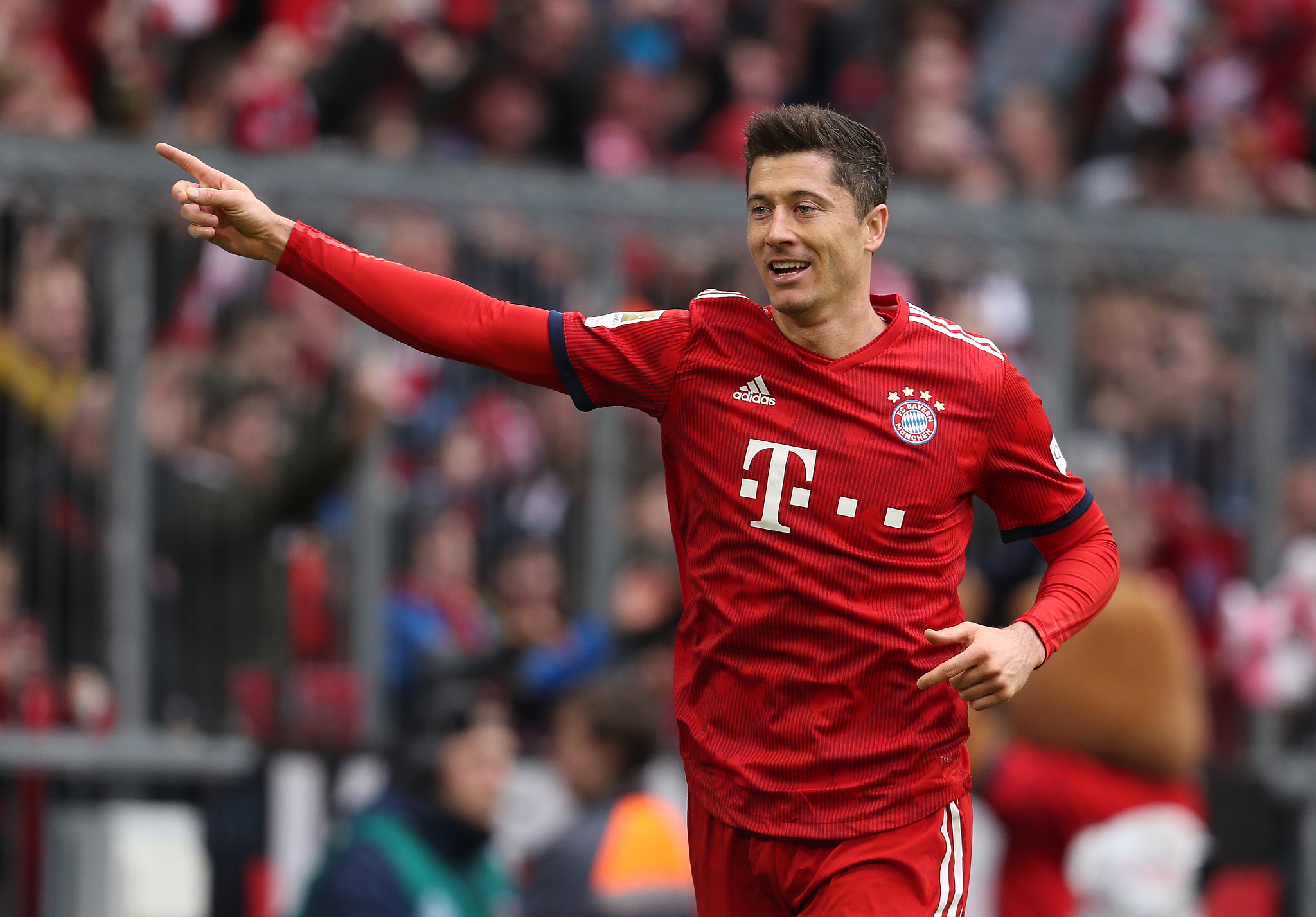 德天空：拜仁引进费耶诺德右后卫里德的谈判正在取得进展（德天空：拜仁引进费耶诺德右后卫里德的转会谈判正稳步推进）