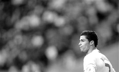 尤文王朝崩塌前夜！8000万神锋轰然倒下（尤文盛世将尽：8000万锋霸突然倒下）