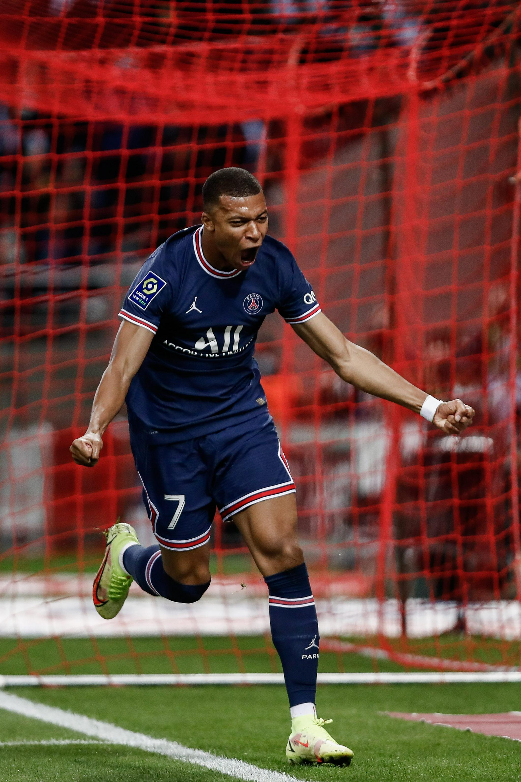 圣吉罗斯主帅：我们展现出了勇气和激情，对球队表现感到满意（圣吉罗斯主帅满意球队发挥：勇气与激情尽显）