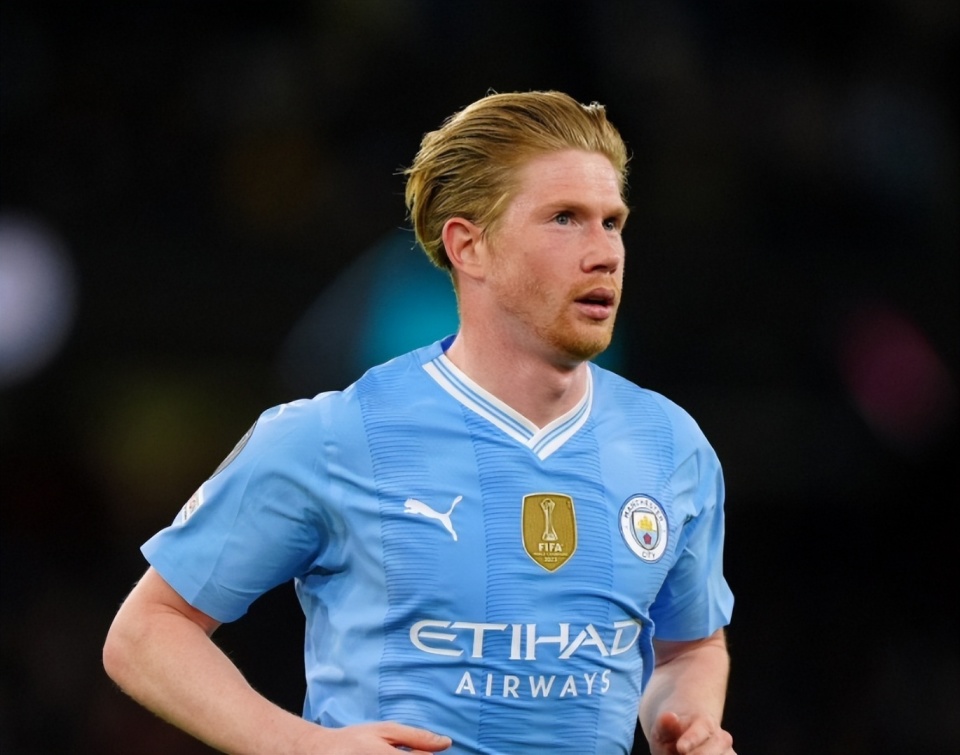 送出助攻，拉菲尼亚当选巴萨vs阿拉维斯全场最佳球员（凭借助攻，拉菲尼亚荣膺巴萨战阿拉维斯全场最佳）