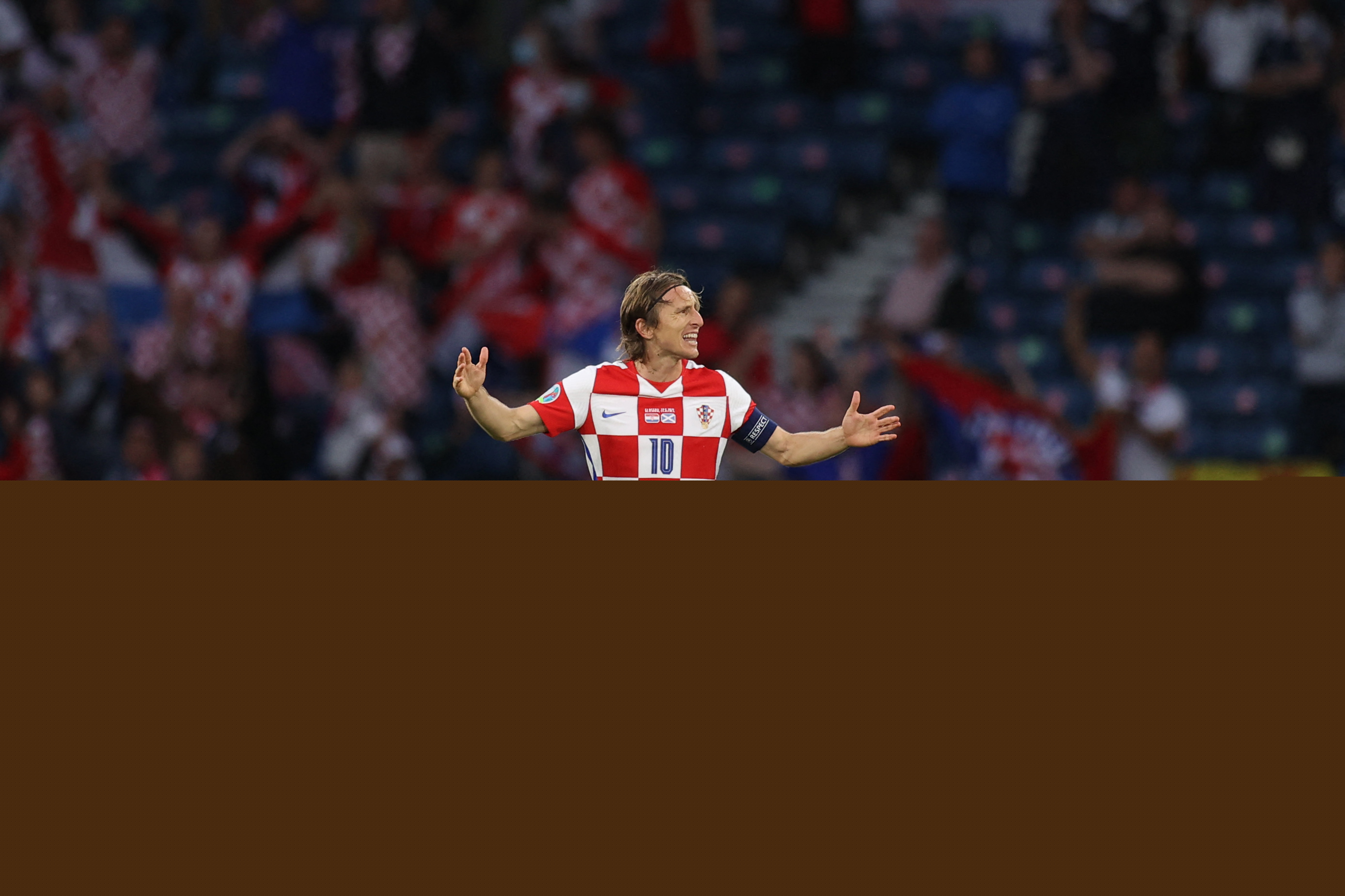 斯通斯伤情未明，曼城欧冠遭遇防线轮换危机（斯通斯伤势成疑，曼城欧冠防线轮换告急）