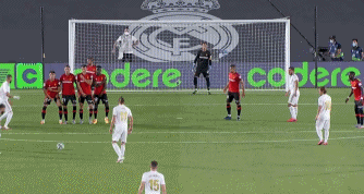 前巴萨总监：我们当时想签下伊萨克，目的是让他接替苏亚雷斯（前巴萨总监：曾计划引进伊萨克，定位为苏亚雷斯接班人）