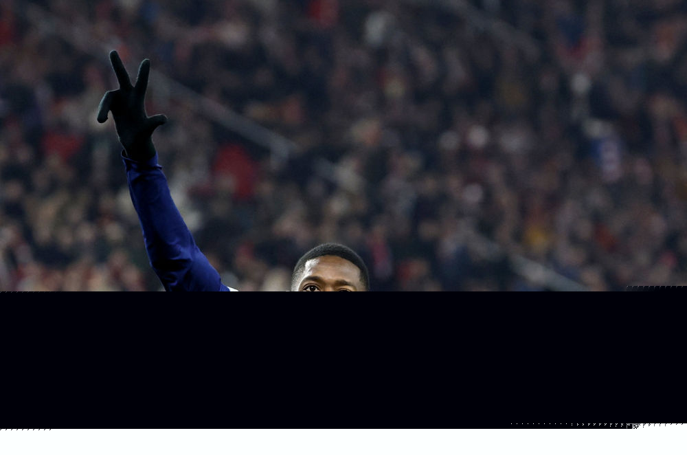 西甲：巴萨客场3-1战胜赫罗纳（西甲客场告捷：巴萨3-1力克赫罗纳）