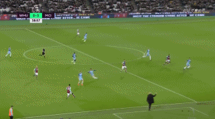 奎因连续3场20+，本届新秀中除克尼佩尔（2次）外第二人（奎因连砍3场20+，本届新秀中仅次克尼佩尔（2次），为第二人）