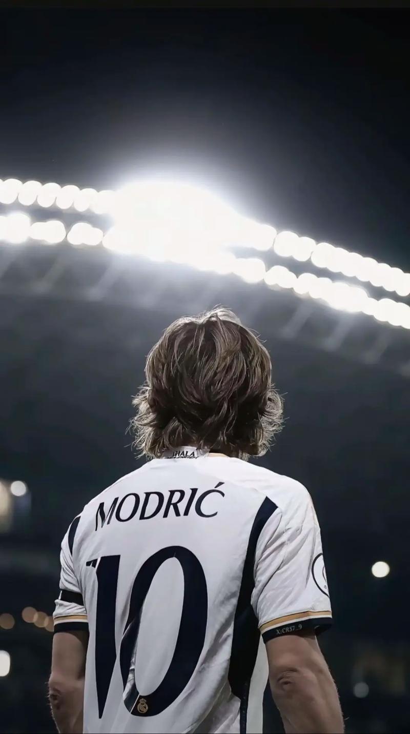 约基奇生涯3次100%命中率砍25+，历史上仅张伯伦更多（约基奇三度以100%命中率拿下25+，历史仅次张伯伦）