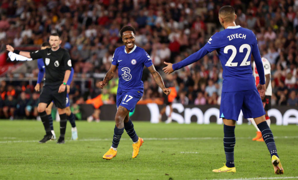 男子下棋时吸烟不慎引燃衣物（男子对弈抽烟失手点燃衣服）