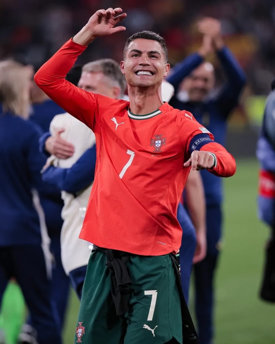 一场5-1狂胜！梅西创造个人新纪录，率领迈阿密国际斩获东部冠军（5-1大捷！梅西刷新个人纪录，率迈阿密国际加冕东部冠军）