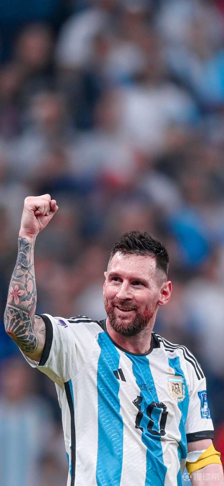 欧冠赛前穆里尼奥与两名昔日弟子重逢，并亲吻了斯内德的光头（欧冠赛前，穆里尼奥与两位旧部相聚，还亲吻了斯内德的光头）