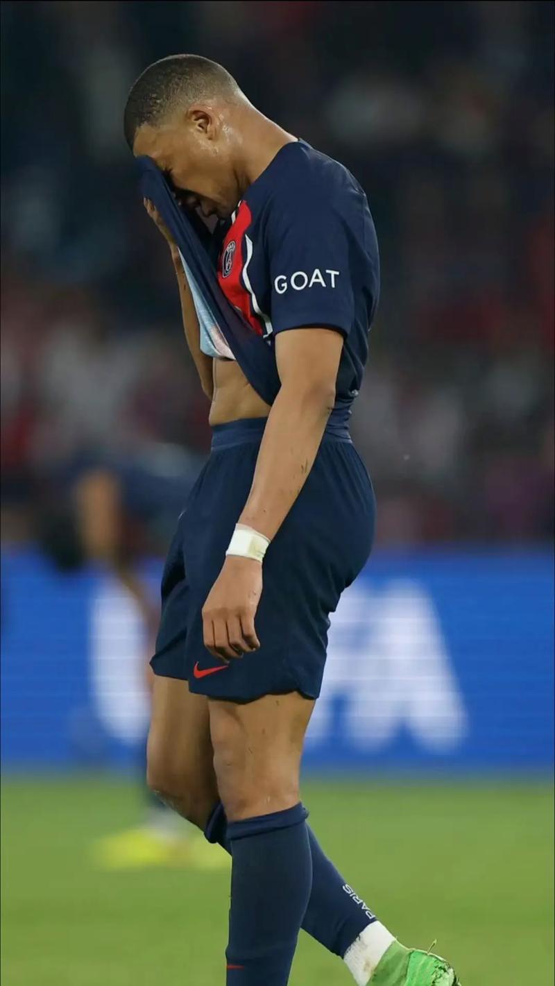 中足联：中超国内球员年薪上限500万元，外援年薪封顶300万欧元（中足联出台薪资帽：中超国内球员年薪不超500万，外援年薪上限300万欧元）